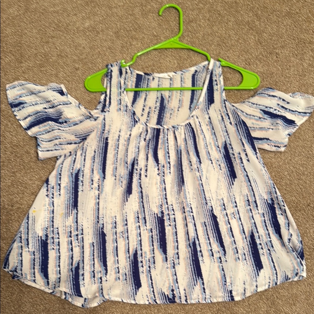 Lush Artistic Blue and White Blouse